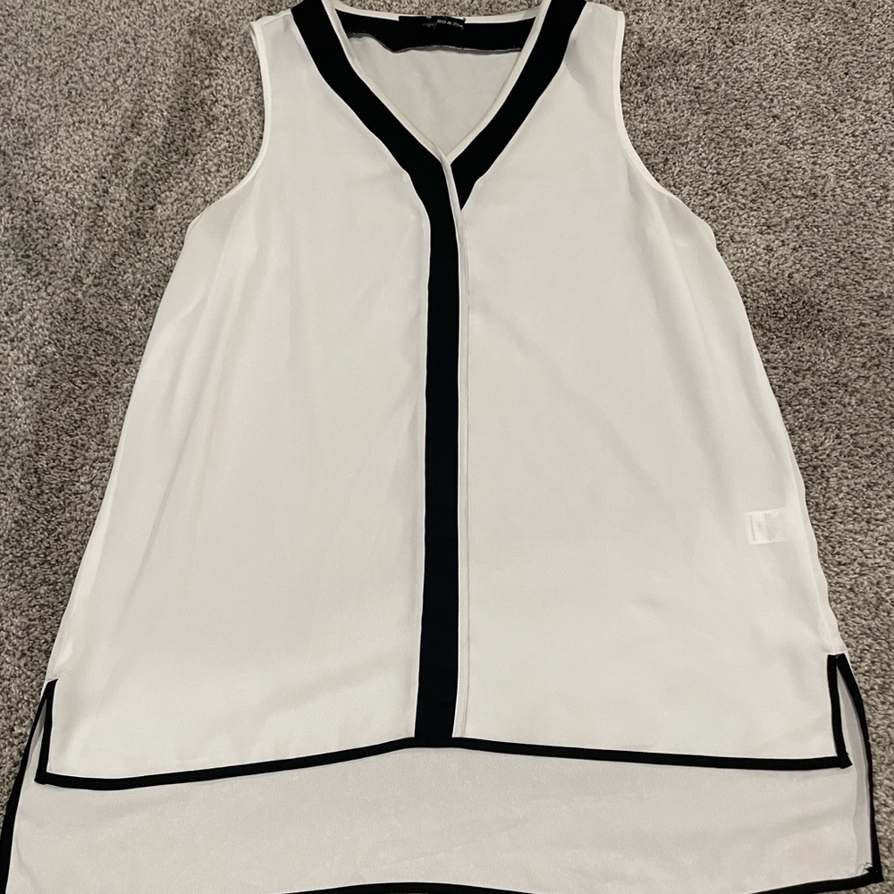 Ro & De off-white & black Blouse. Size Large.